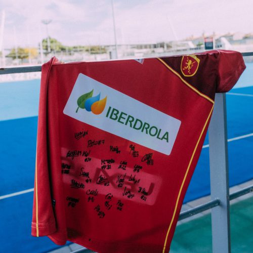 ¡¡¡SORTEO!!! ¿Quieres ganar la Camiseta Oficial de la Selección Española de Hockey Hierba firmada por todas las jugadoras?