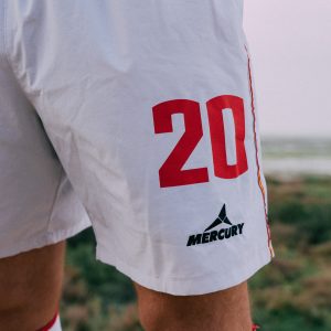 pantalón oficial de juego selección española masculina color blanco con número en rojo