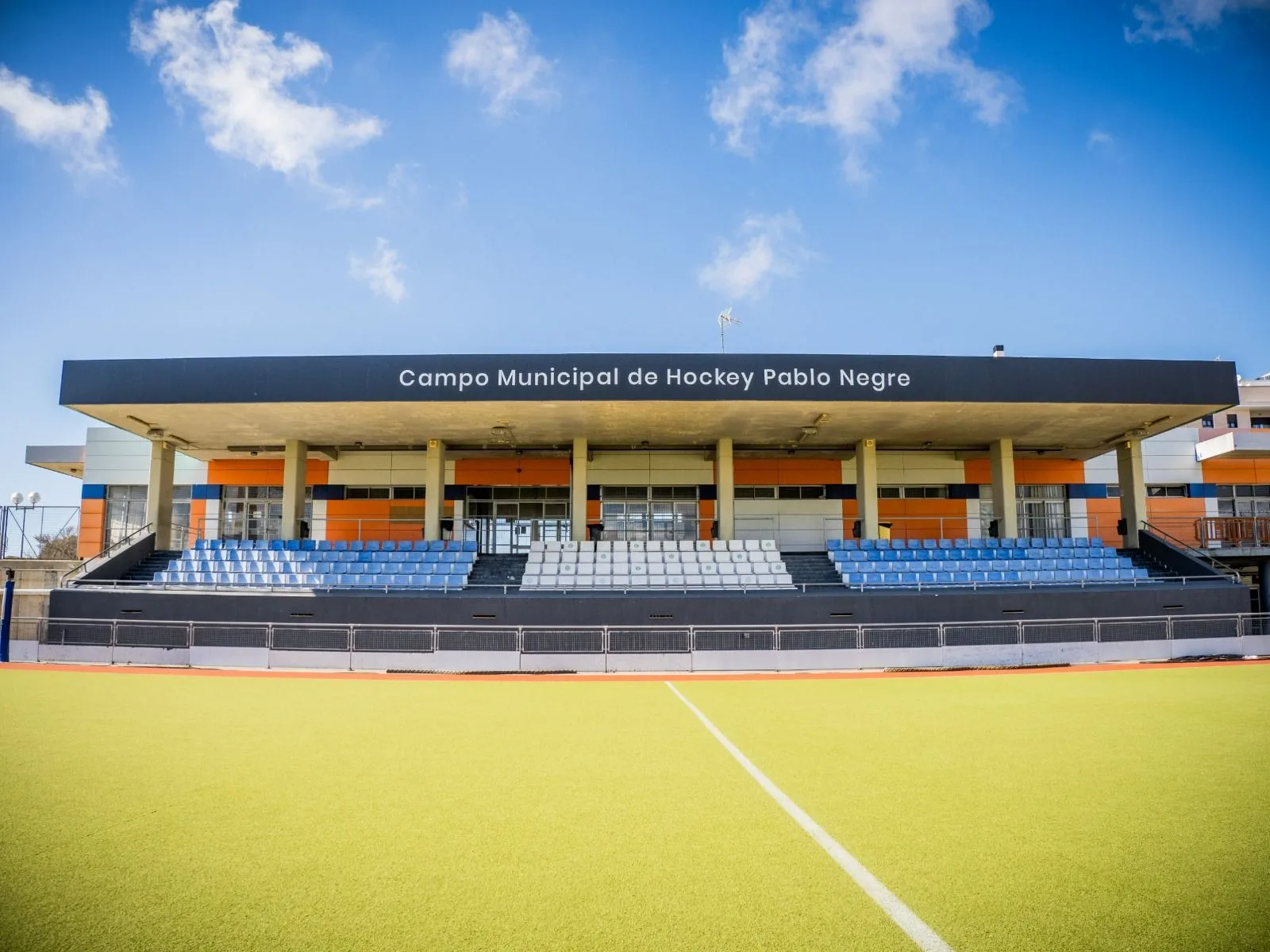 SAN FERNANDO INAUGURA EL PRIMER CAMPO DE HOCKEY SECO DE ESPAÑA