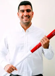 Adrián Bordás Director de administración y finanzas